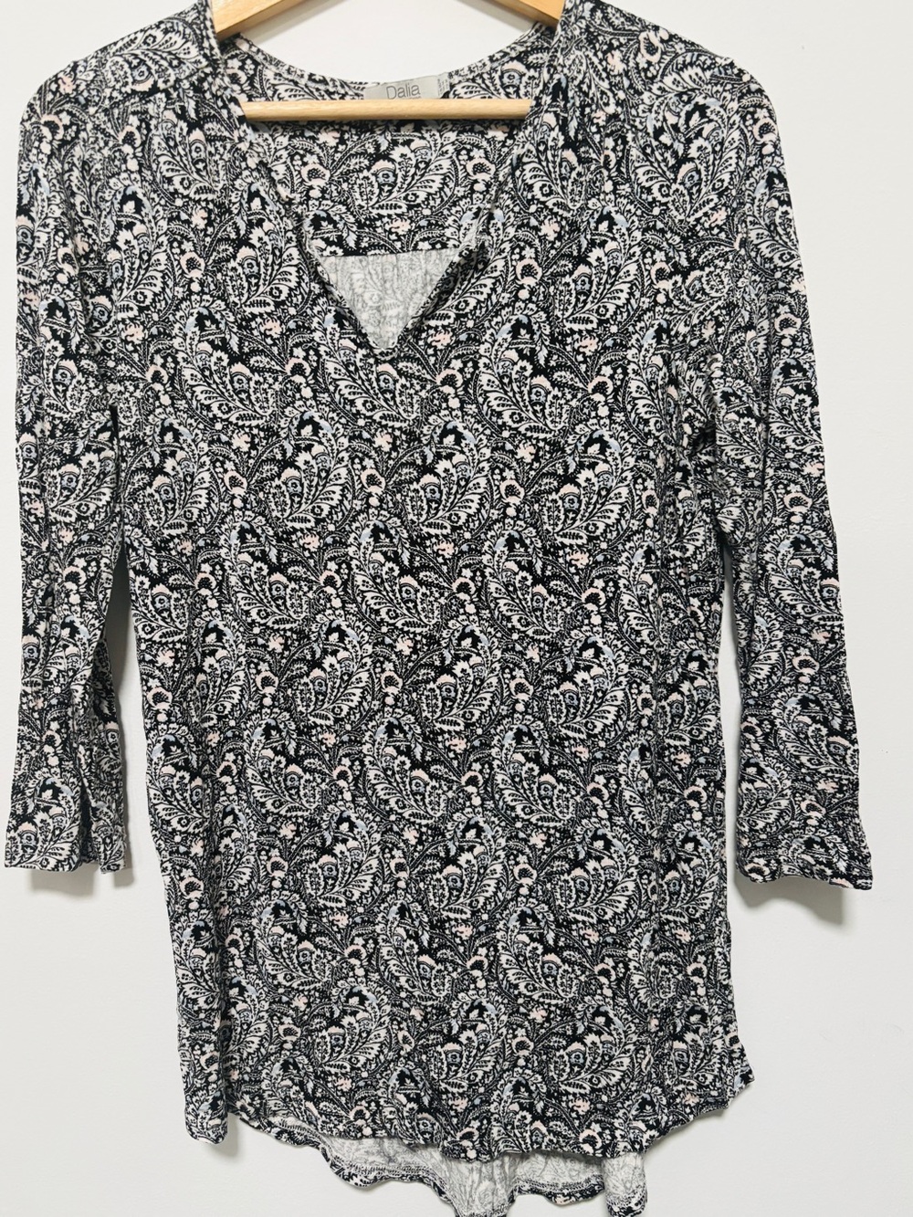 Dalia Black & White Geometric Print, V-neck, Long Sleeve Blouse/Tunic M